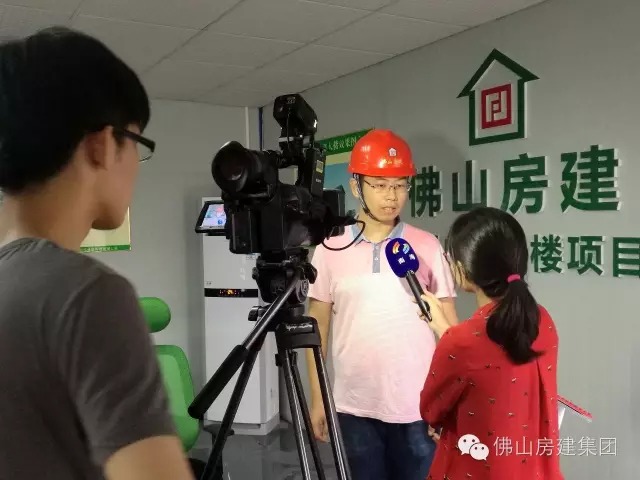 規(guī)范施工管理 確保安全生產(chǎn)-佛山市南海區(qū)電視臺對我司承建的聯(lián)邦總部大樓工程項(xiàng)目進(jìn)行采訪報道