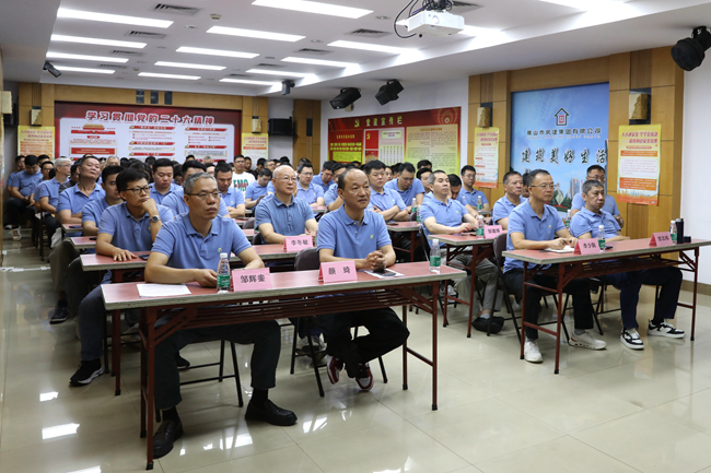 查找身邊安全隱患——房建集團(tuán)召開(kāi)“安全生產(chǎn)月”活動(dòng)動(dòng)員大會(huì)