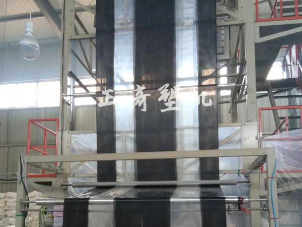 山東正奇塑料機(jī)械全自動雙色地膜設(shè)備生產(chǎn)線